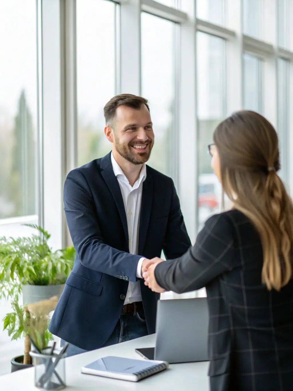 A photo of a client shaking hands with a Global Trade360 advisor, symbolizing a successful partnership and positive outcome.